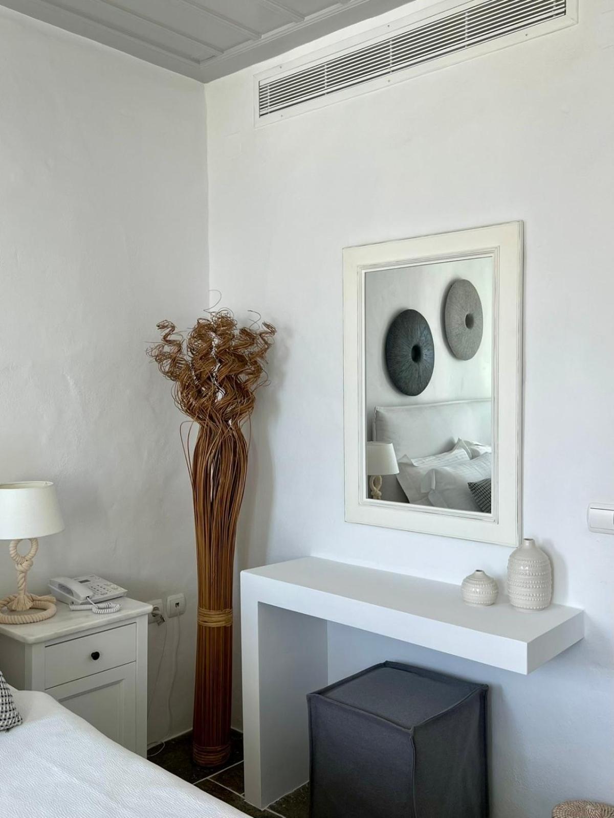 Niriedes Hotel Platis Gialos  Buitenkant foto